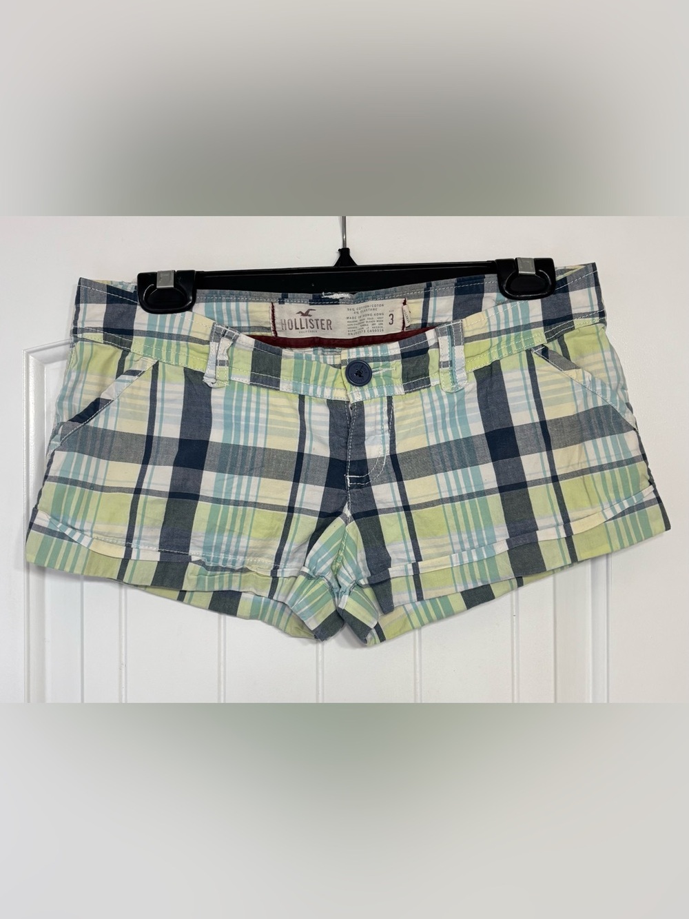 Hollister Plaid Low-Rise Cotton Shorts in Blues, Yellow and White. Size 3